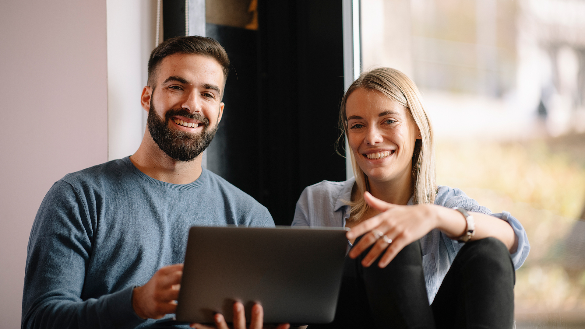 Two master students with a laptop