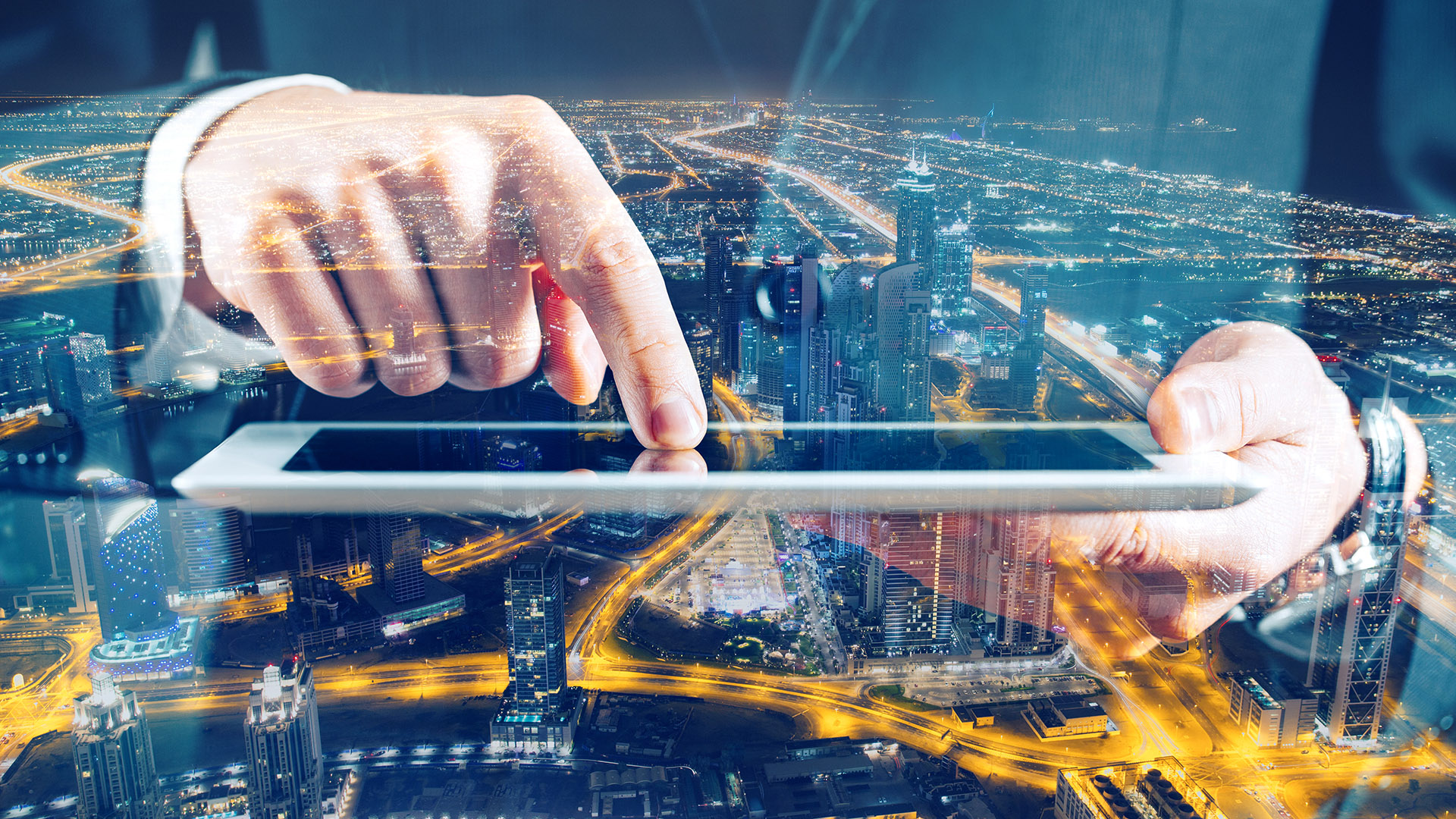 Digitaalinen toimitusketju insinööri YAMK verkko-opiskelu Käsi ja padi öisen kaupunkimaiseman päällä