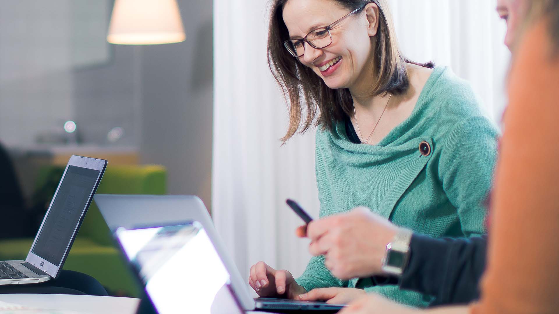 Digiope erikoistumiskoulutus Opettaja perehtymässä digipedagogiikkaan