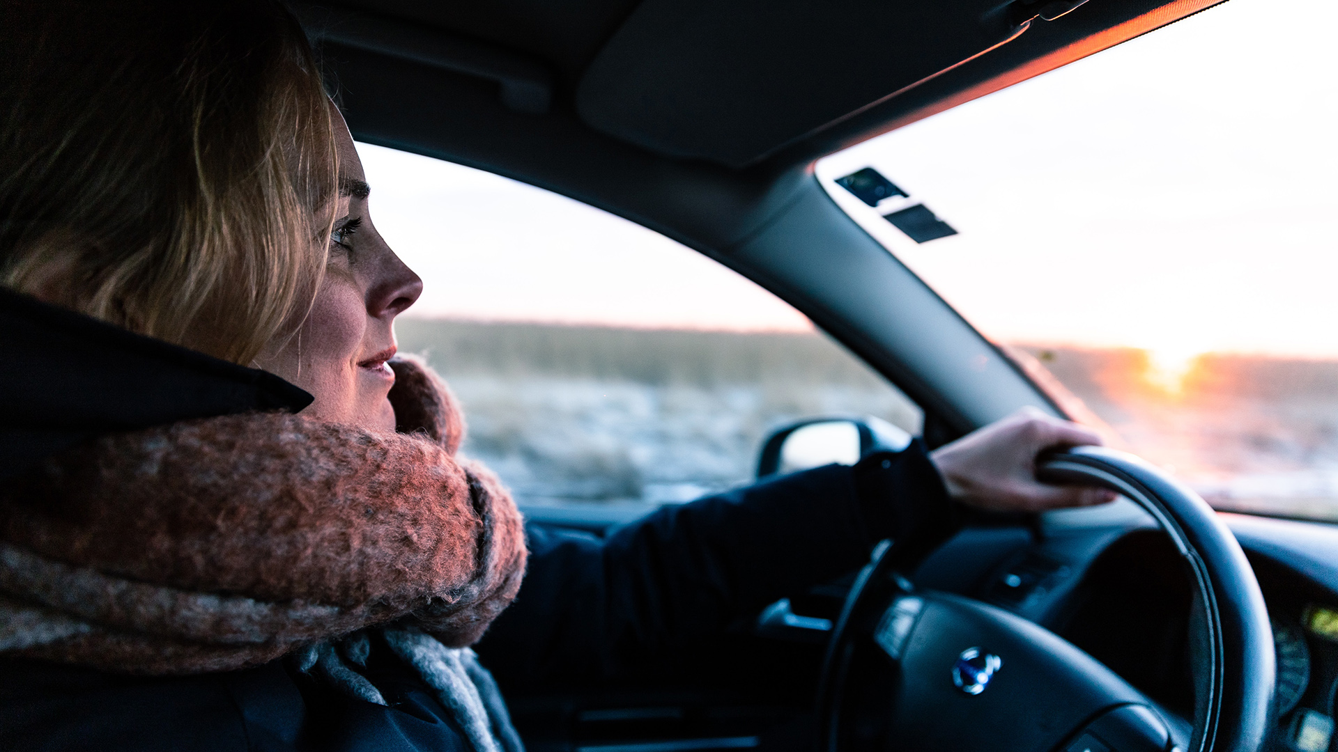 Autoa ajava nainen