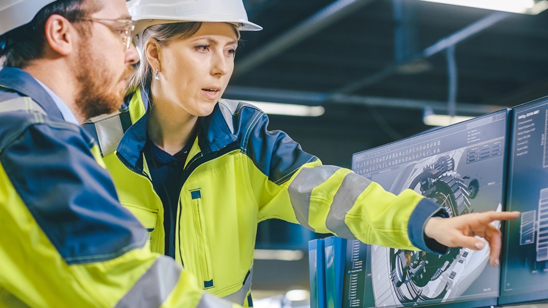 kaksi insinööriä työssään