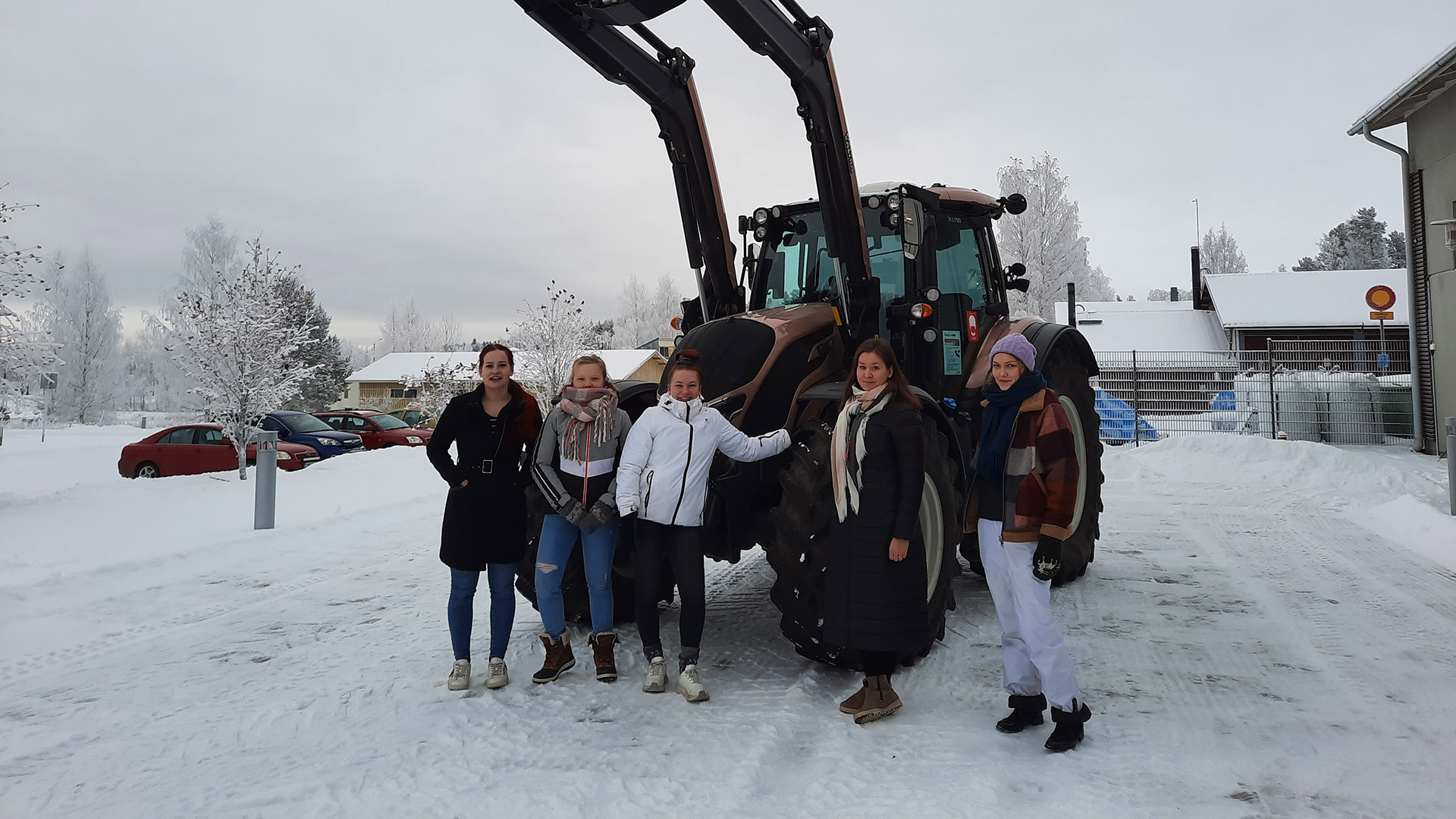 Jamkin agrologiopiskelijoita Valtran brändilähettiläs-rekrytointitilaisuudessa.