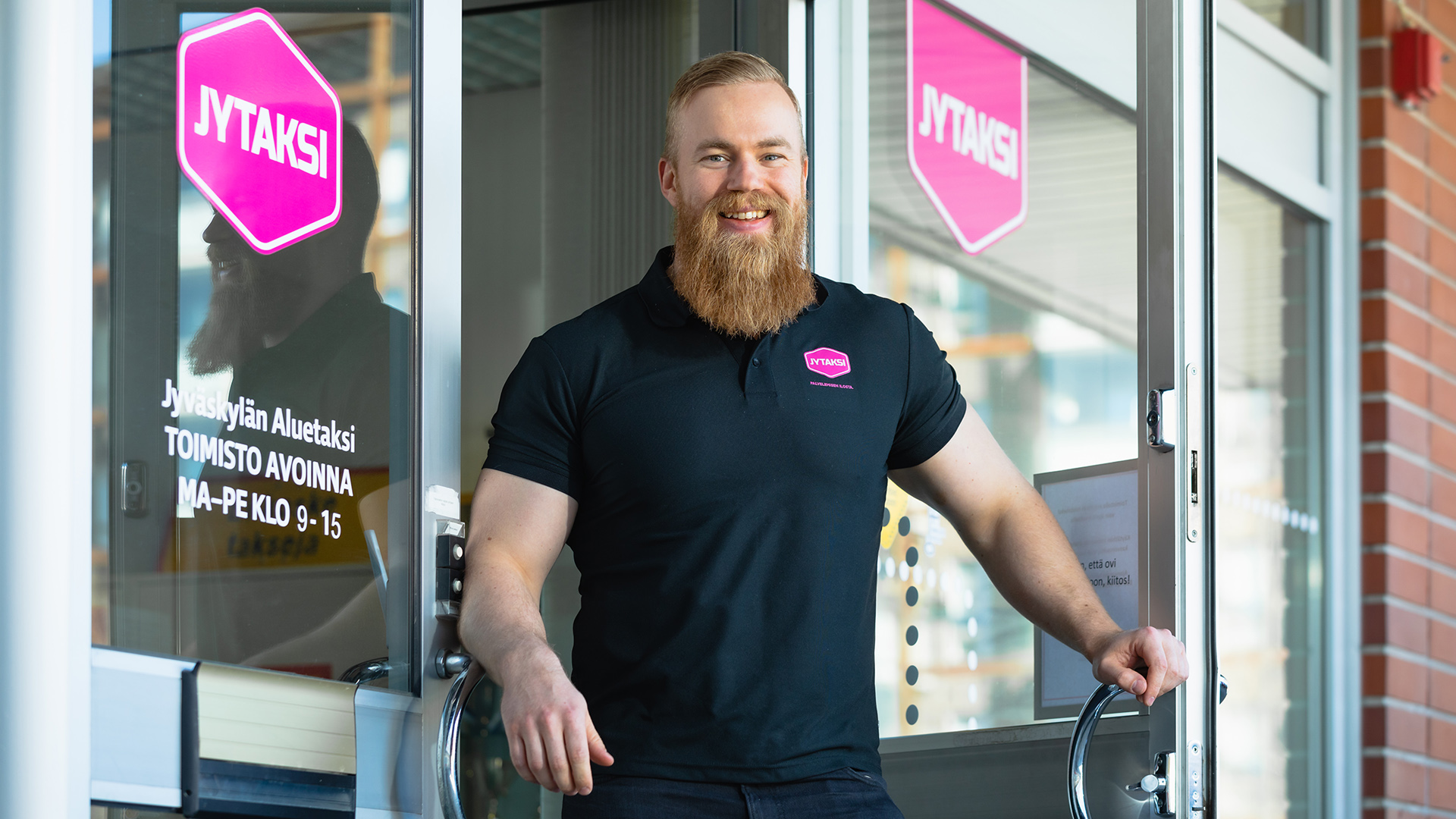 Severi Allonen Jytaksin toimiston ovella