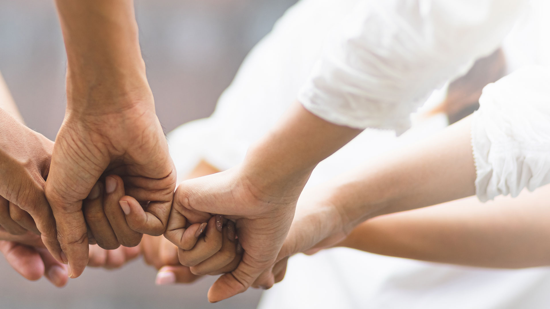 Tiimityötä kädet yhdessä