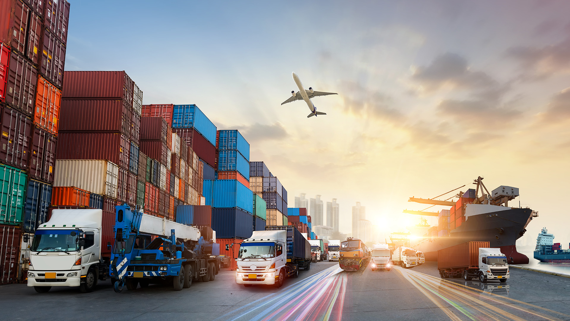 Logistiikan kuljetuskalustoa maalla, merellä ja ilmassa.