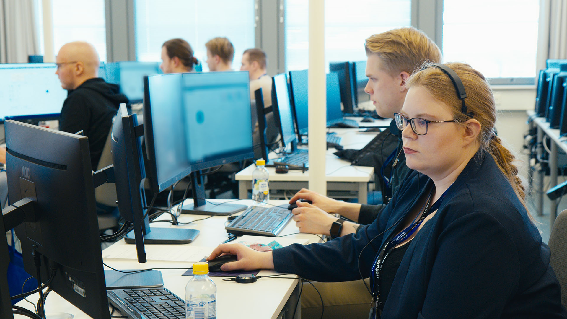 Ihmisiä kyberharjoituksessa