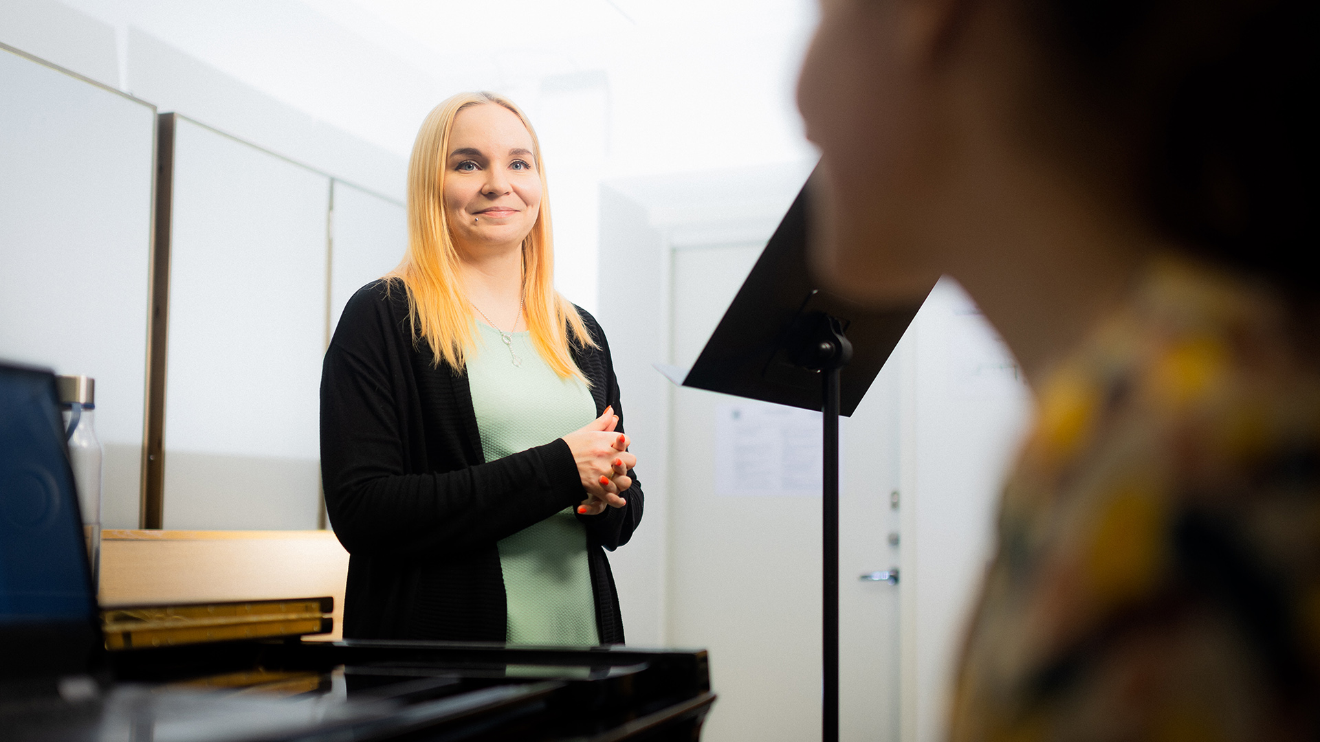 Niina Lehto laulutunnilla