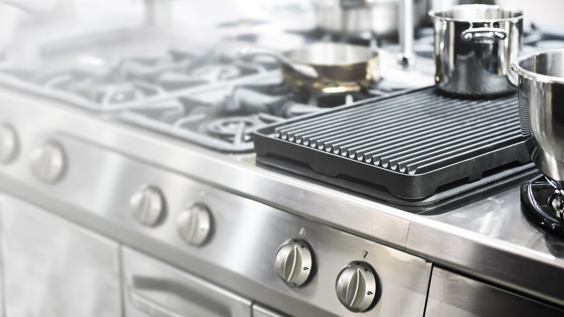 Lähikuva ravintolan hellasta, kuvituskuva.