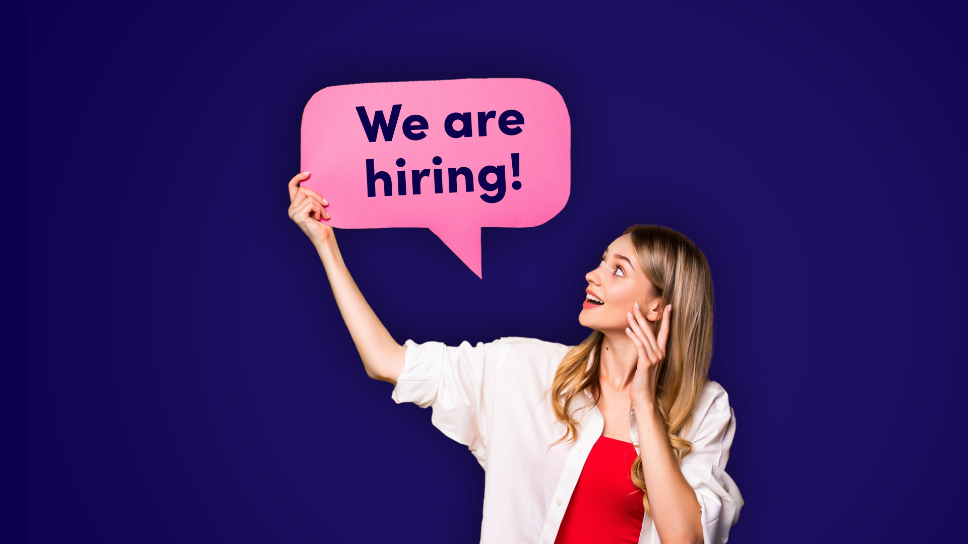 Nuori nainen ja kyltti "We are hiring"