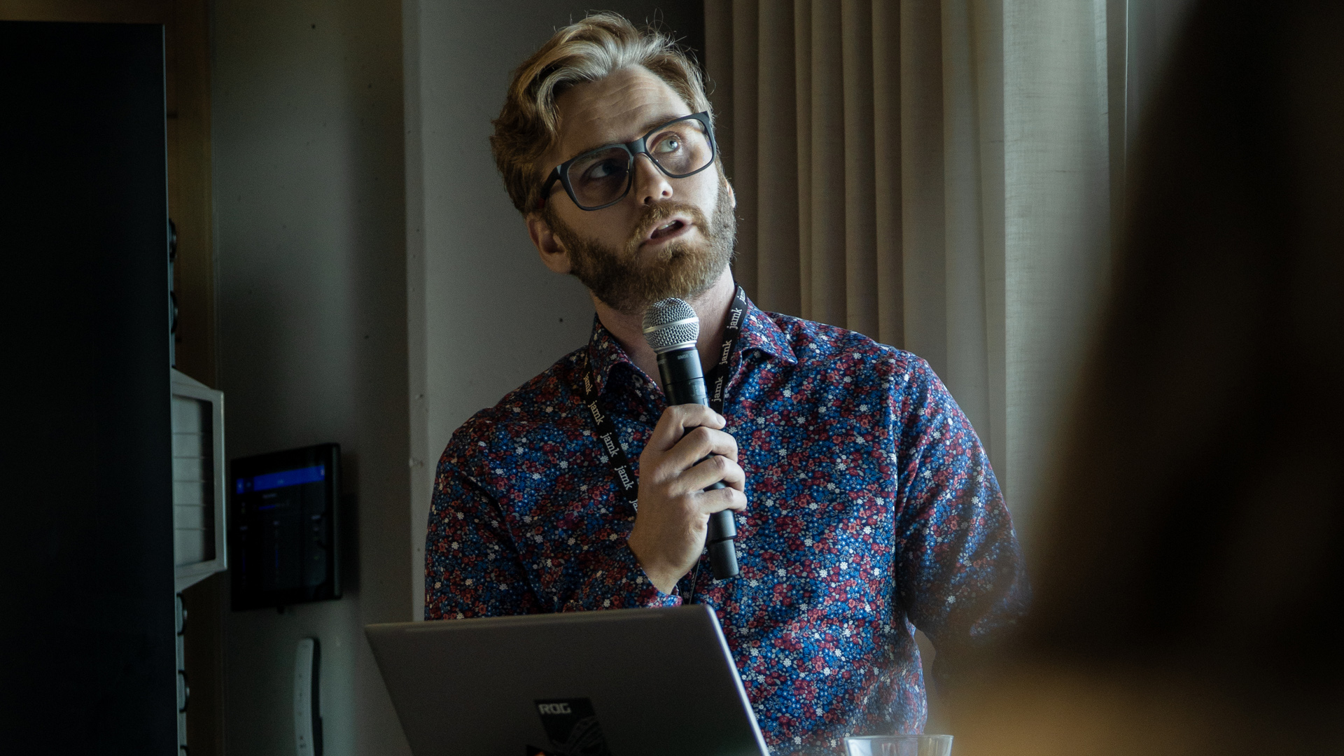 Tuukka Kivioja valmentamassa digitaitoja