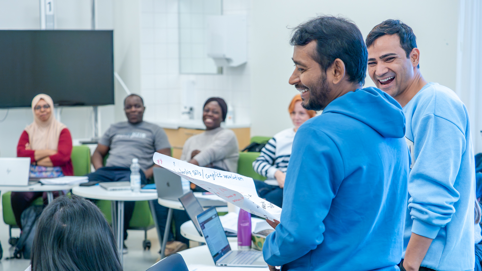Smily people in the classroom