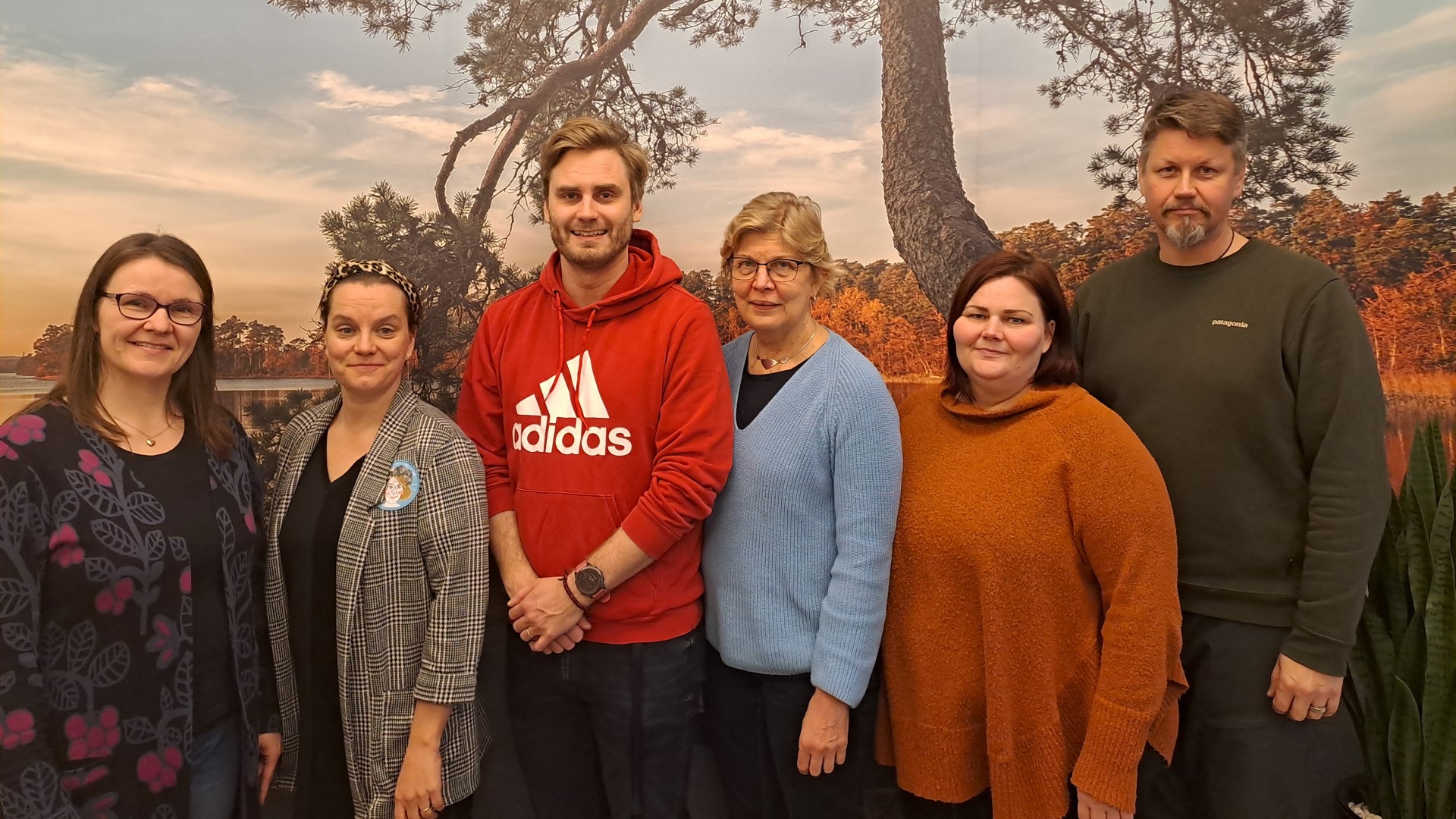 4T-hankkeen projektiryhmä esiteltynä yhteiskuvassa. Projektiryhmä vasemmalta oikealle: Liisa Mattila, Riikka Karvonen, Tuukka Kivioja, Anja Tanttu, Jenni Ikola-Mäkija Janne Laitinen.