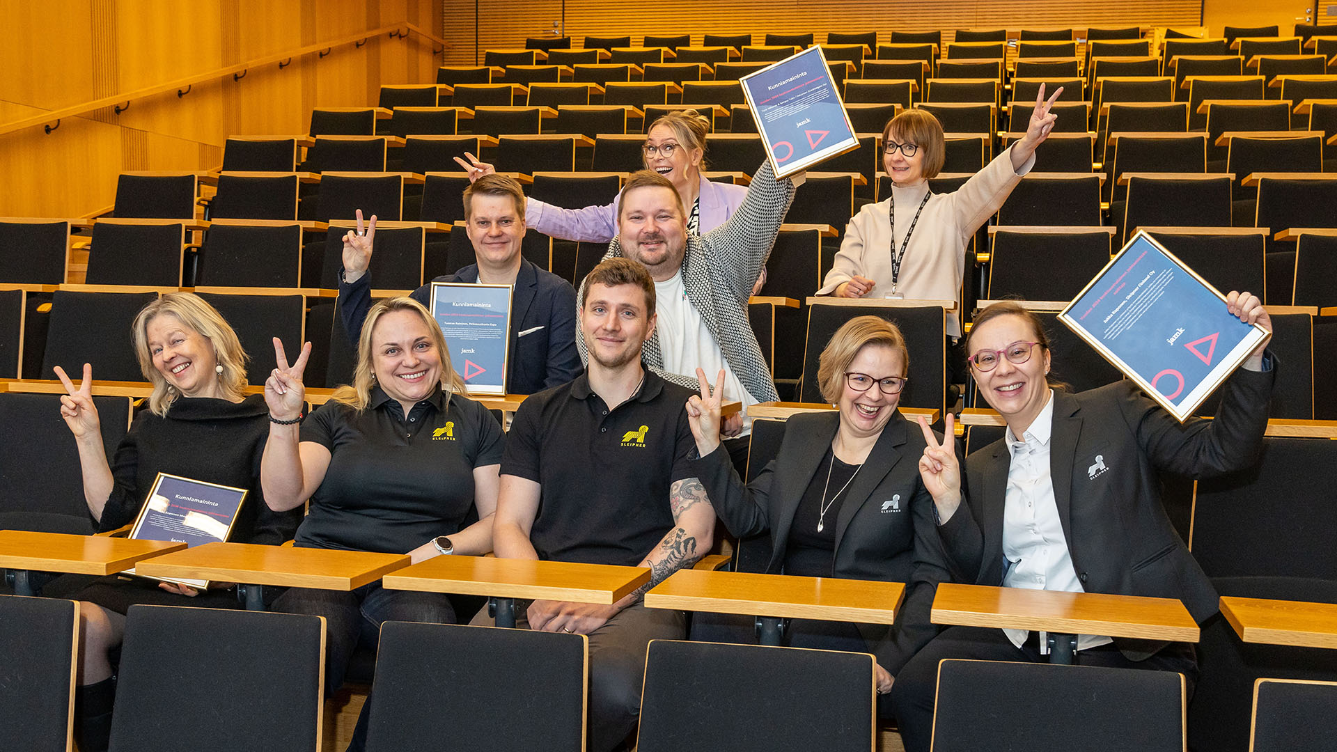 Kirsi Kemell, Jaana Saarisilta, Tuomas Roininen, Tomi Hiltunen, Arja Miettinen, Inna Huopalainen, Jethro McLean, Sanna Salmio, Outi Piisilä.