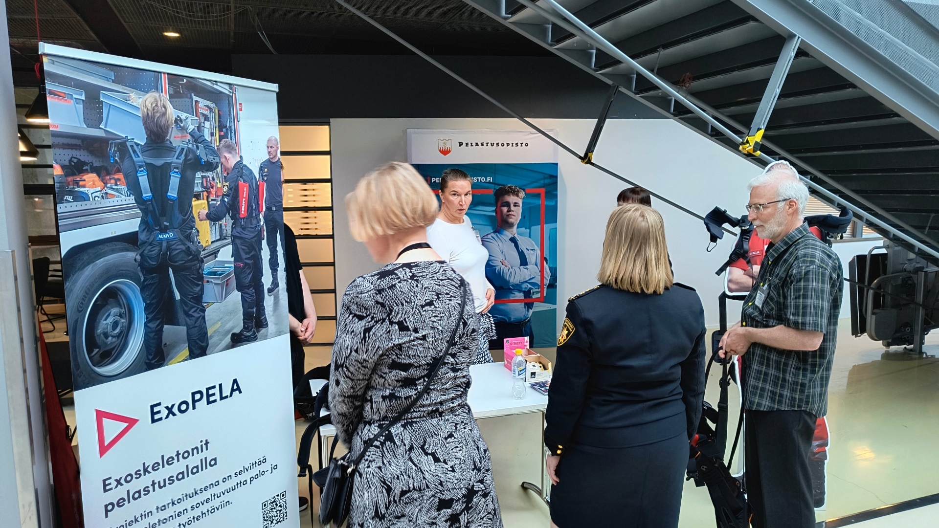 ExoPELA-projektitiimi messuilla.
