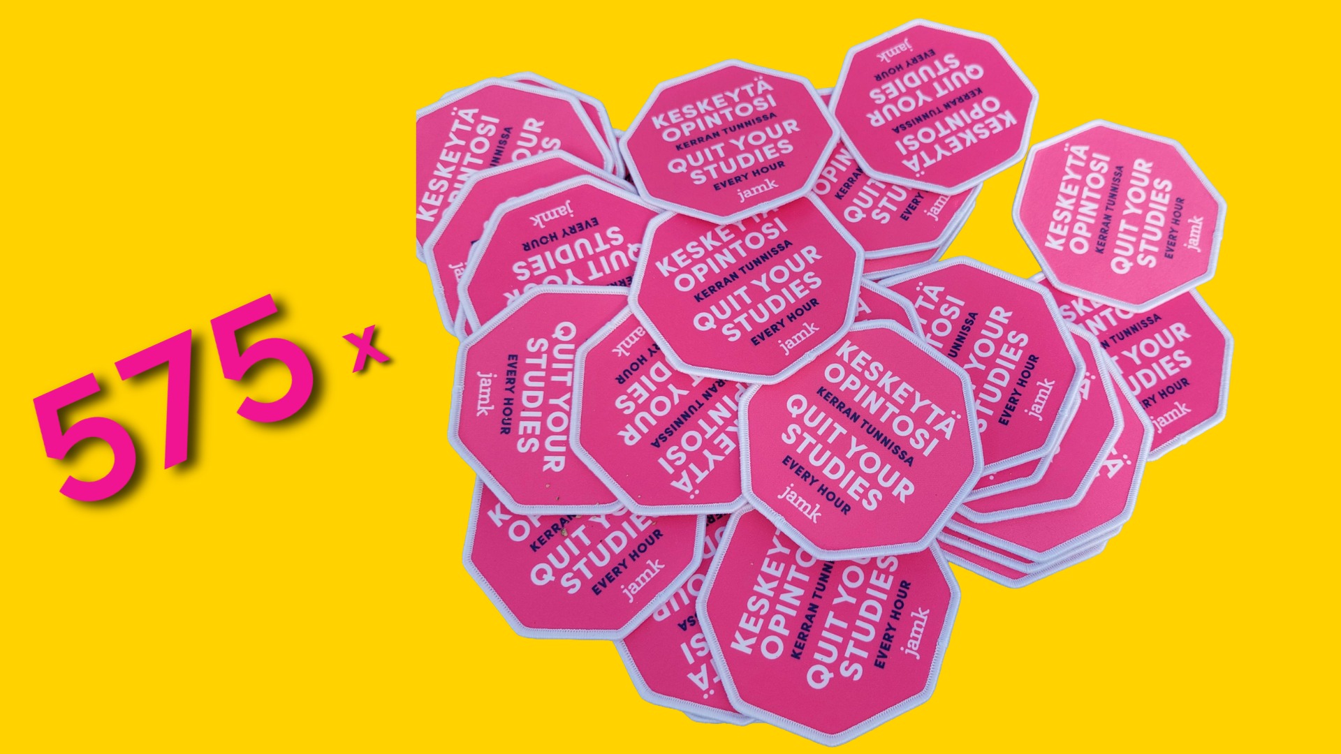 Keskeytä opintosi -haalarimerkkejä.