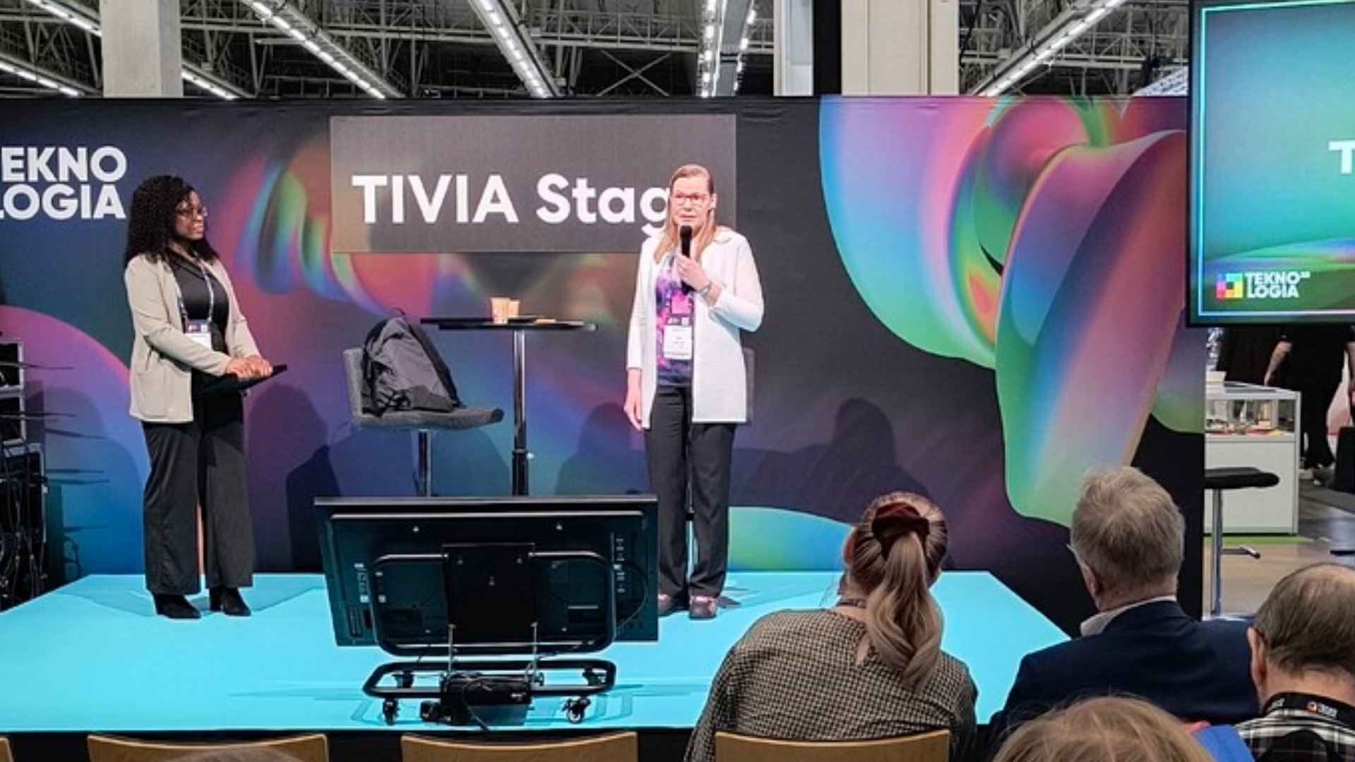 Kuvassa palkitut opinnäytetyökilpailun voittajat