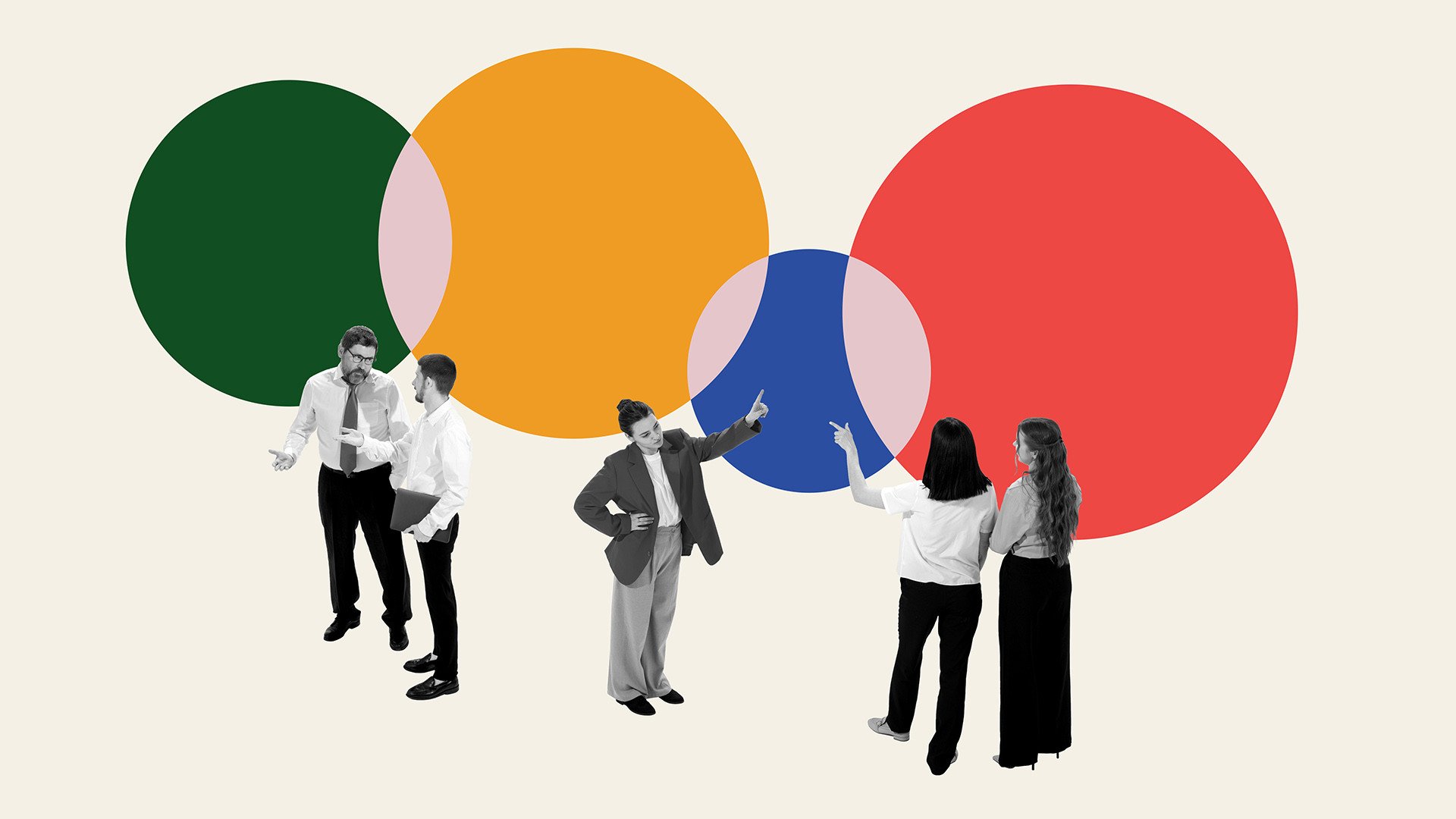 Pieni ryhmä ihmisiä keskustelee ja viittaa käsillään ympyröihin, jotka leikkaavat toisiaan.