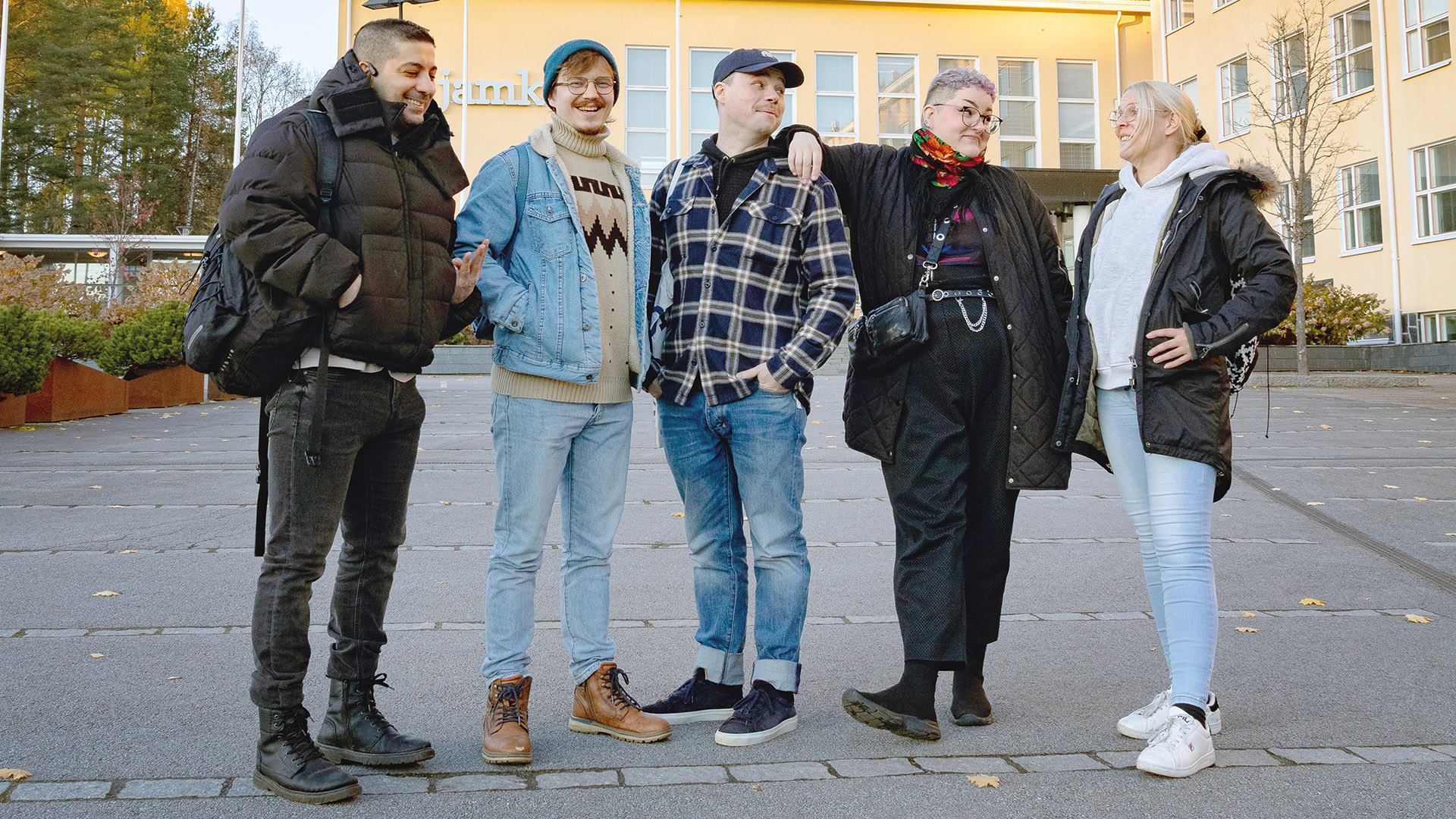 Kuvassa vasemmalta oikealle: Adnan Abdi, Aleksi Hakala, Mauri Nyyssönen, Marianne Äikäs ja Katja Kalliokunnas.