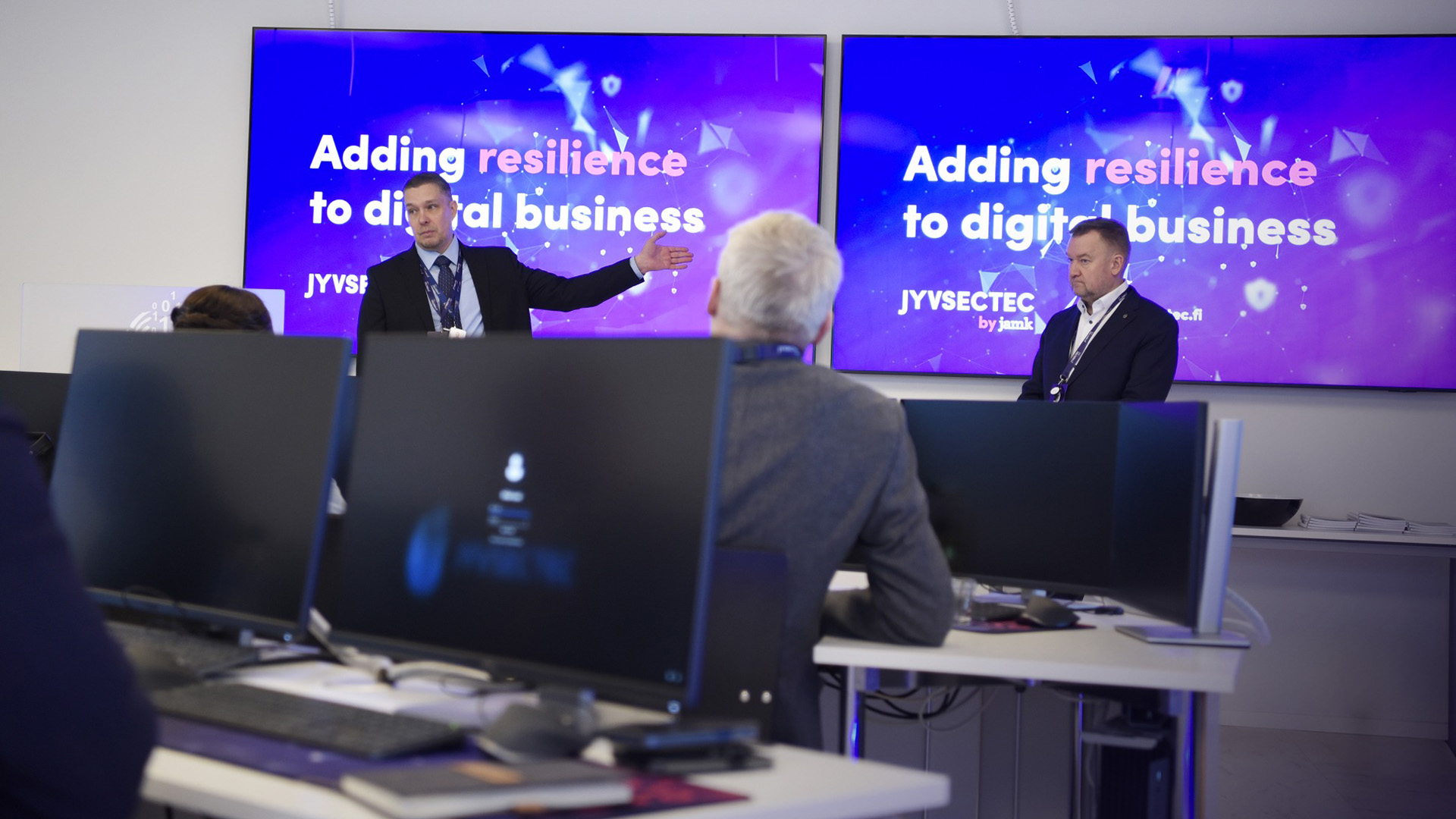 Tero Kokkonen (vas.) ja Rauli Paananen KYHA-harjoituksessa