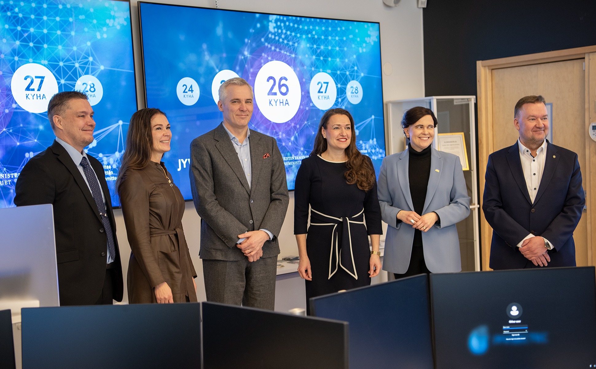 Tero Kokkonen (left), Lulu Ranne, Anders Adlercreutz, Anna-Kaisa Ikonen, Mari-Leena Talvitie ja Rauli Paananen.