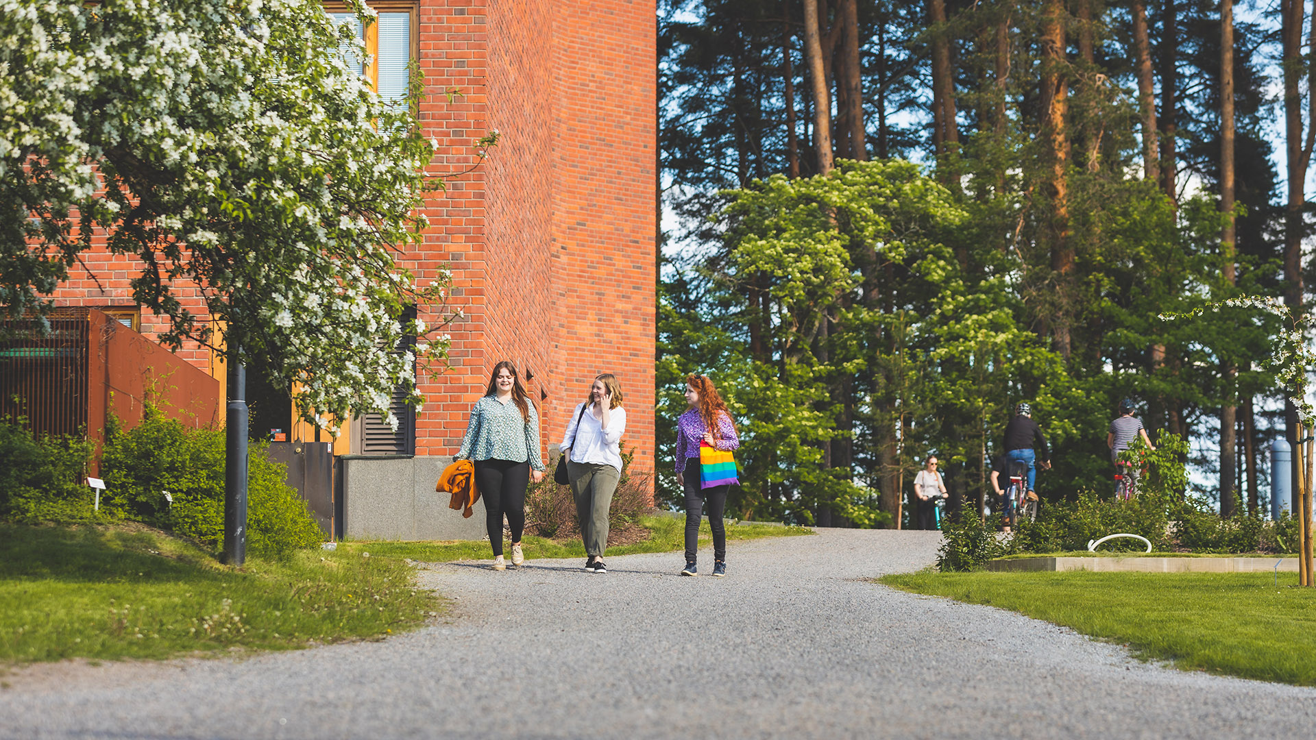 University of Jyväskylä campus and students walking.