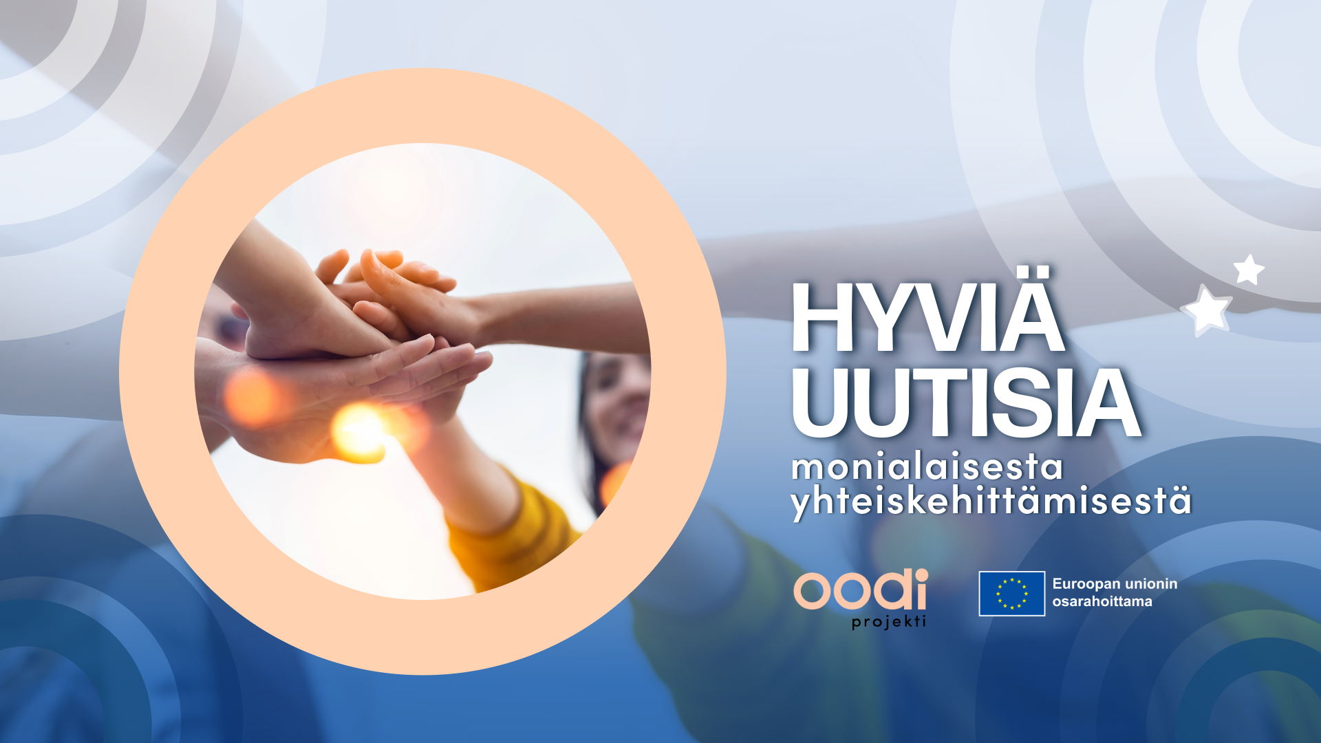 Ympyrässä yhteen pinotut tiimin kädet. Hyviä uutisia monialaisesta yhteiskehittämisestä.