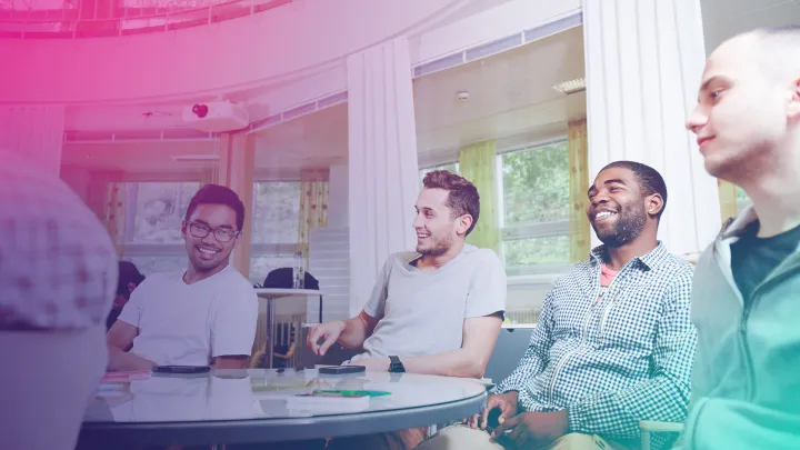 Jamkin opiskelijoita pääkampuksen Kasvosalissa