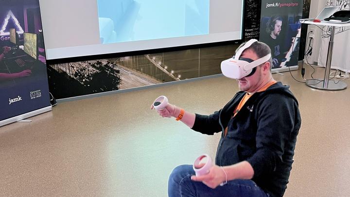 VR-lasit käytössä