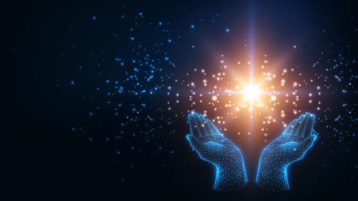 Digitaaliset kädet kannattelevat kirkasta valoa