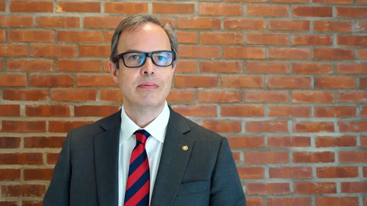 Professor Fredrik Larsson