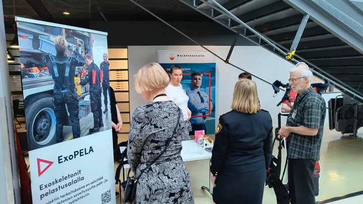 ExoPELA-projektitiimi messuilla.